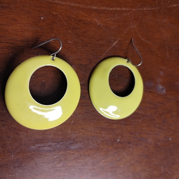 Women's Retro 70s Yellow Hoop Earrings - Picture 1 of 2